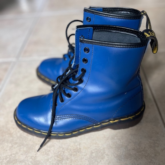 Gently Used 1460 Smooth Leather Lace Up Dr. Martens Airware Boots size 9 - Picture 3 of 9